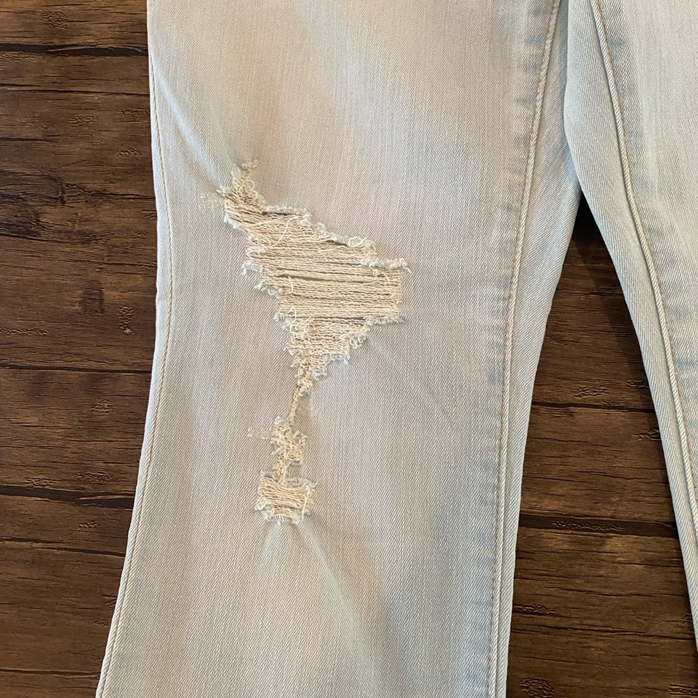 Universal Thread Goods Co. - Picture 14 of 16